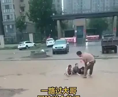 河南特大暴雨,郑州全城被淹,发生了的三件事,平凡中的不平凡!休闲区蓝鸢梦想 - Www.slyday.coM
