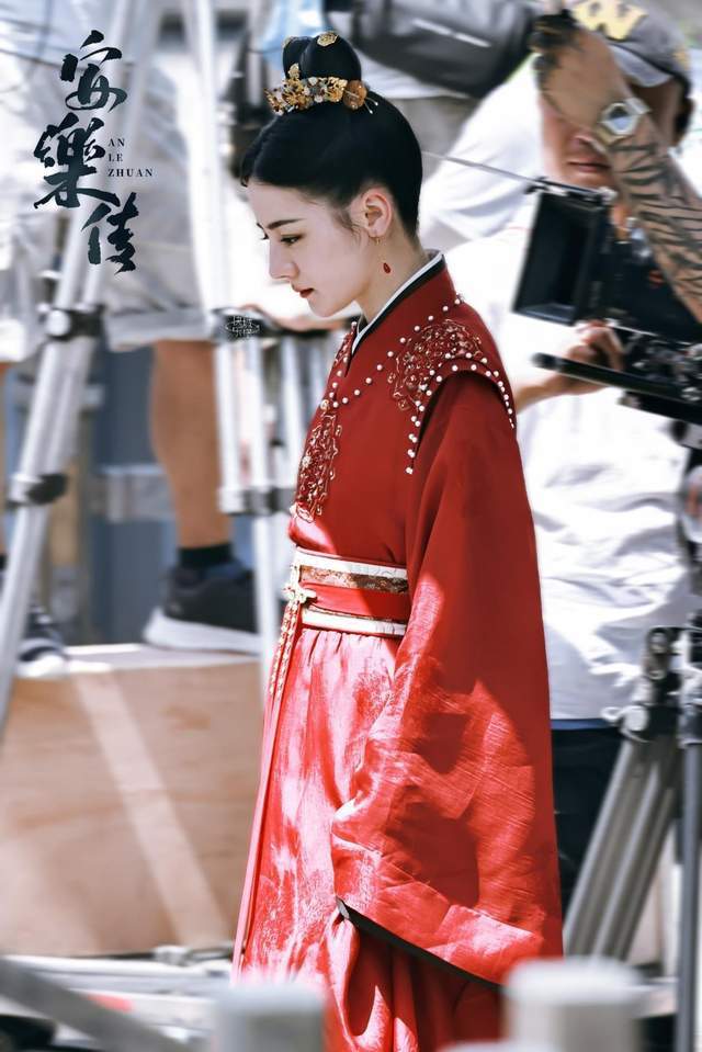 安乐传主演瞒报身高最惊喜的还是龚俊迪丽热巴的定妆照