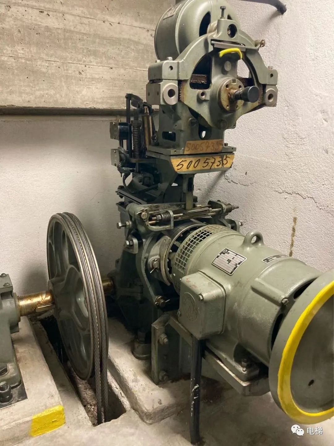 实拍:罕见的迅达电梯!__财经头条