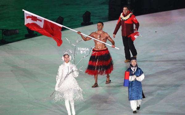 平昌冬奥会，皮塔·塔乌法托法继续作为汤加的旗手。