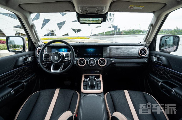 内饰升级 外形个性鲜明!长城坦克300城市版今晚上市-新浪汽车