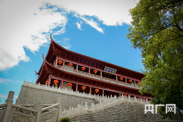 央广网观世遗屏山之巅镇海名楼