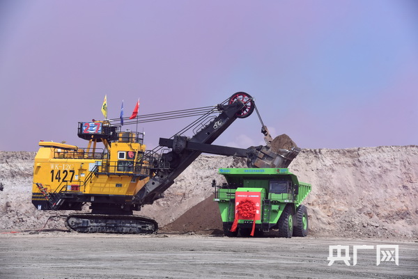 世界首台120吨级纯电动矿用卡车交付使用