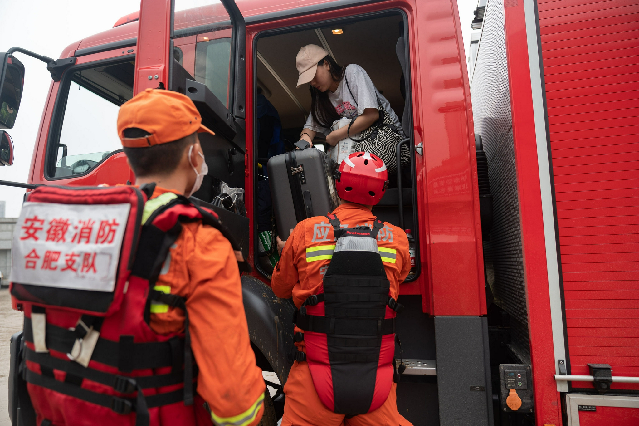 郑州:中原科技学院被困人员疏散|郑州市|安徽省|合肥市_新浪新闻