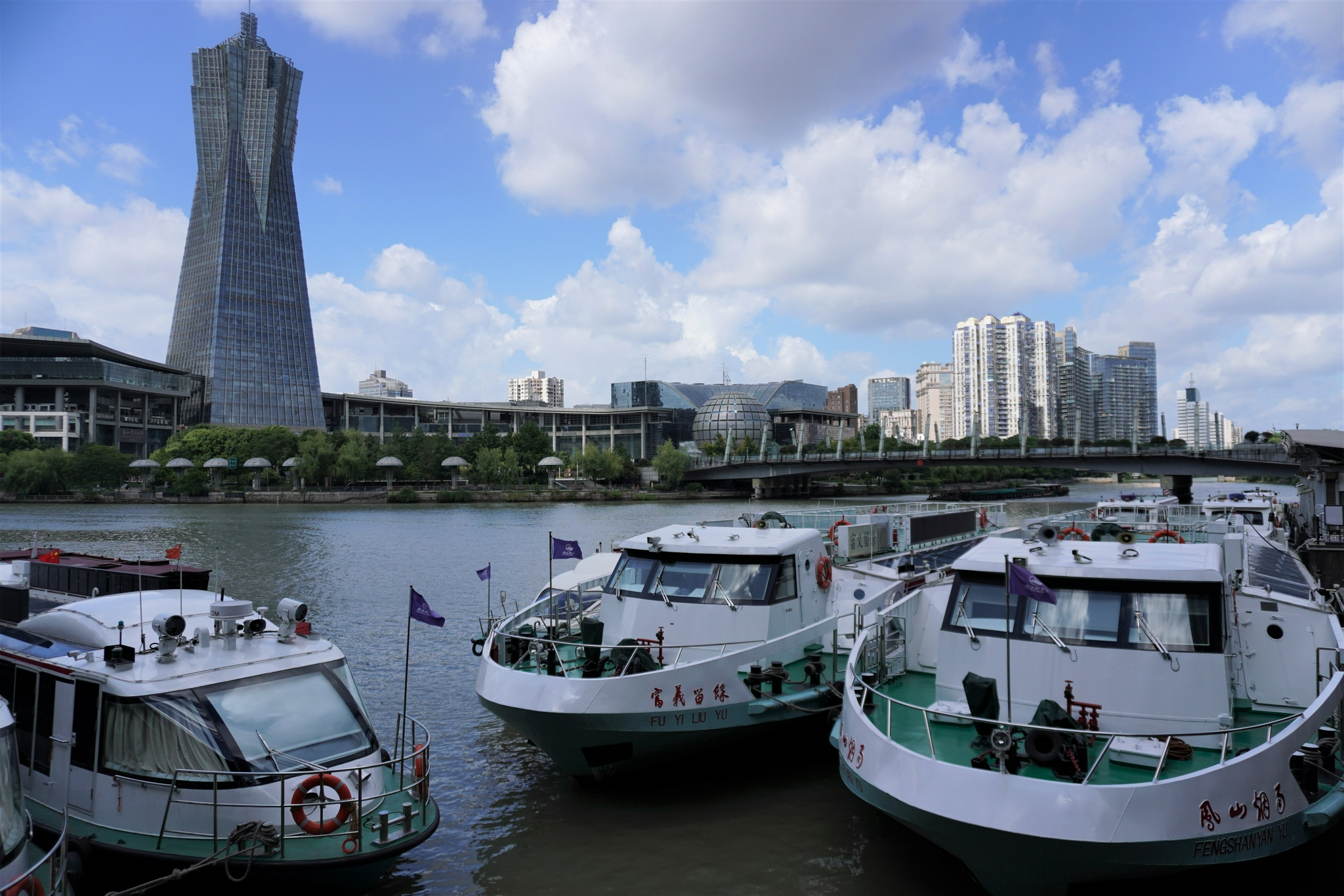 杭州市武林门码头,水上巴士1号线,2号线停航.