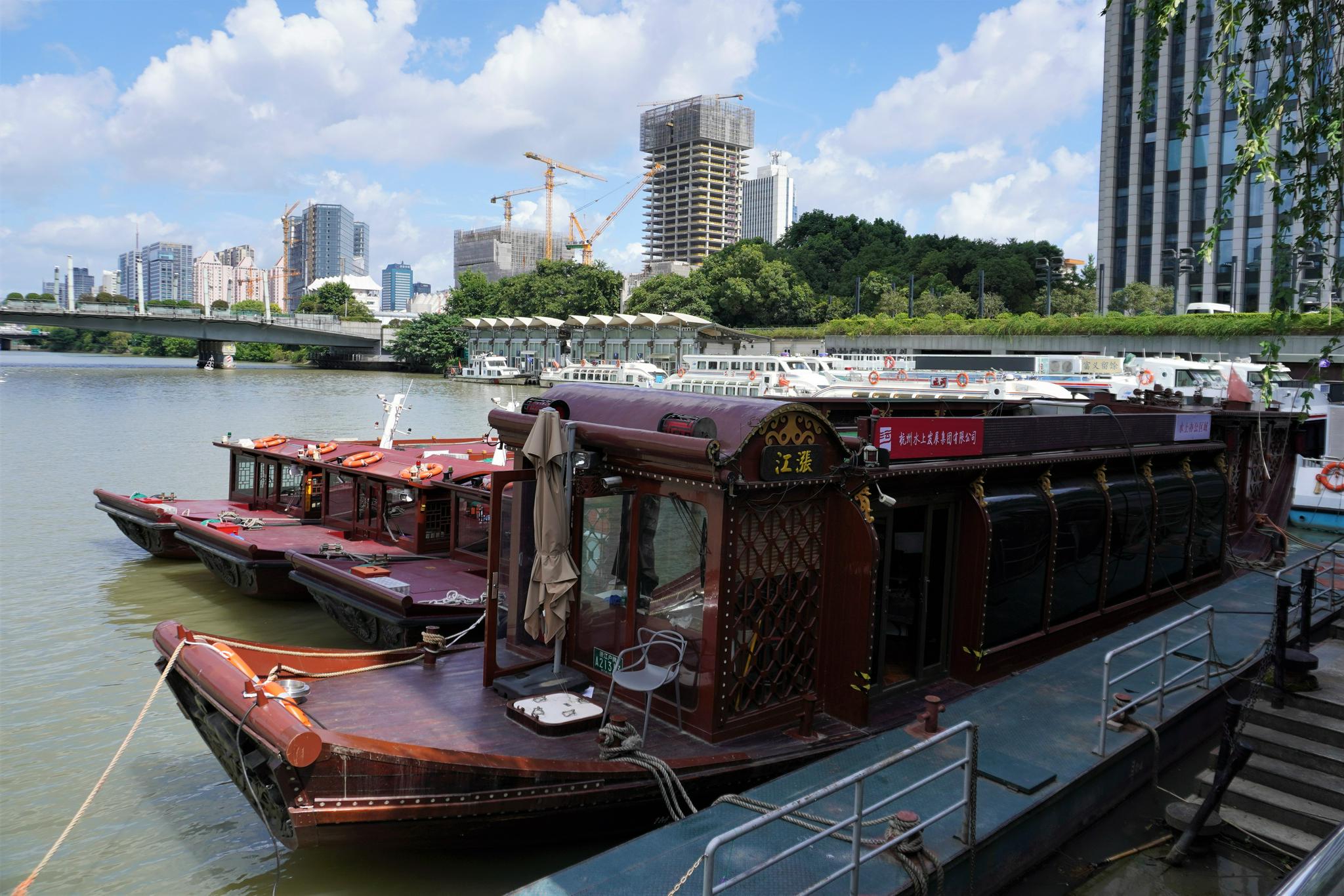 杭州市武林门码头,水上巴士1号线,2号线停航.