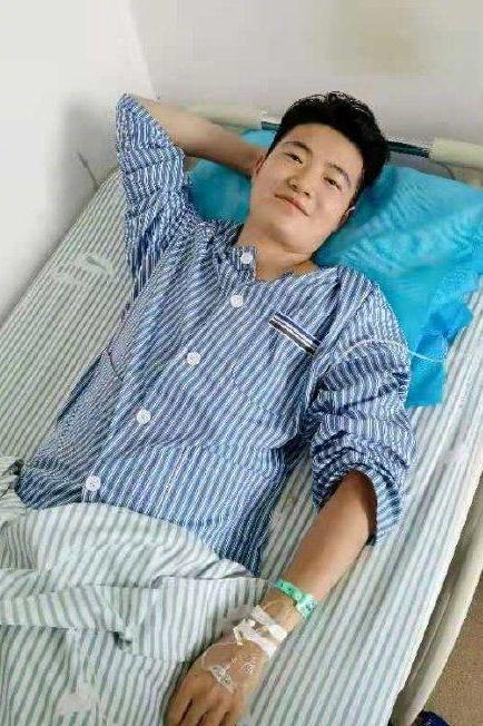 鹤壁李英豪：在郑州地铁5号线救助被困乘客被点赞休闲区蓝鸢梦想 - Www.slyday.coM