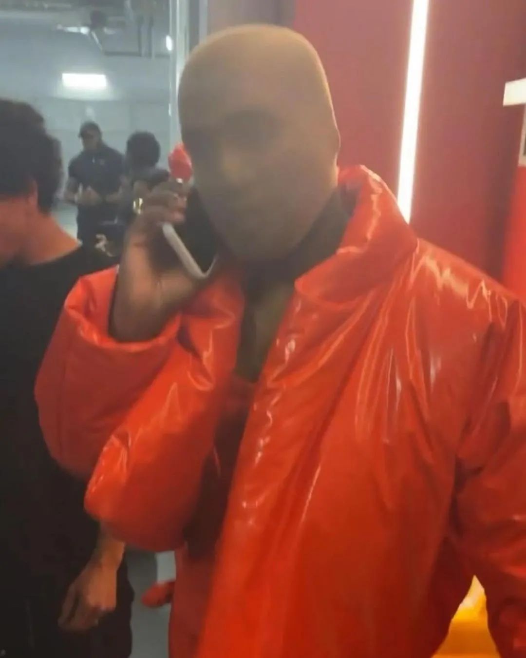 突袭预警丝袜套头kanye带货yeezyxgap新联名随时发售