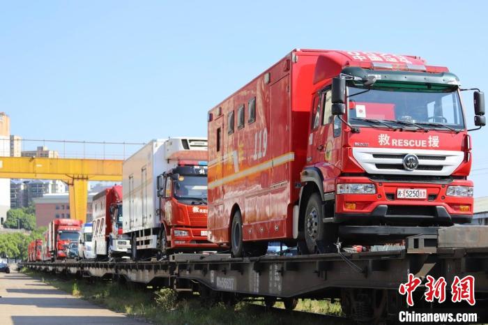 湖南开出首趟增援河南抗洪抢险专列