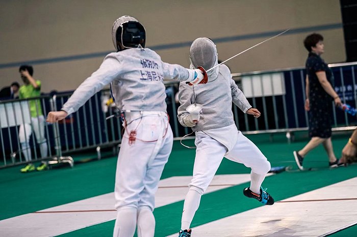 参赛人数创历史纪录,重庆最大规模击剑大赛开赛