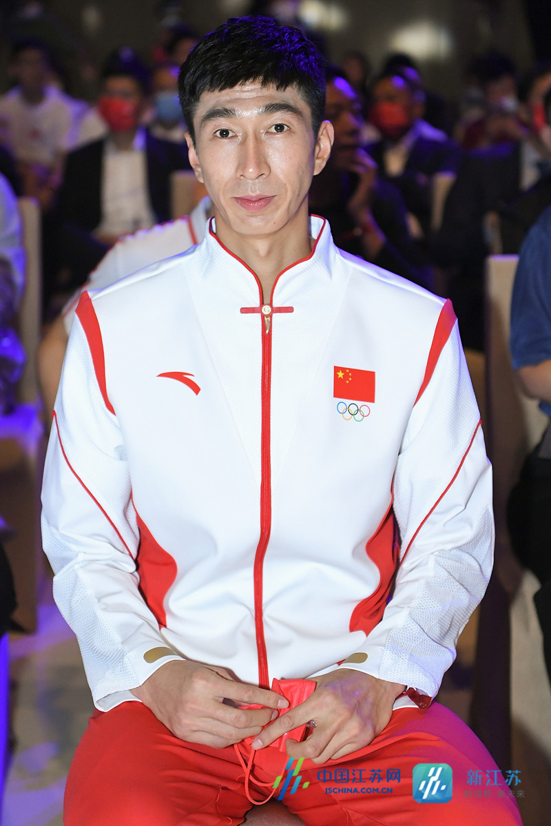 东京奥运会开幕,江苏旗手赵帅率中国代表团亮相!