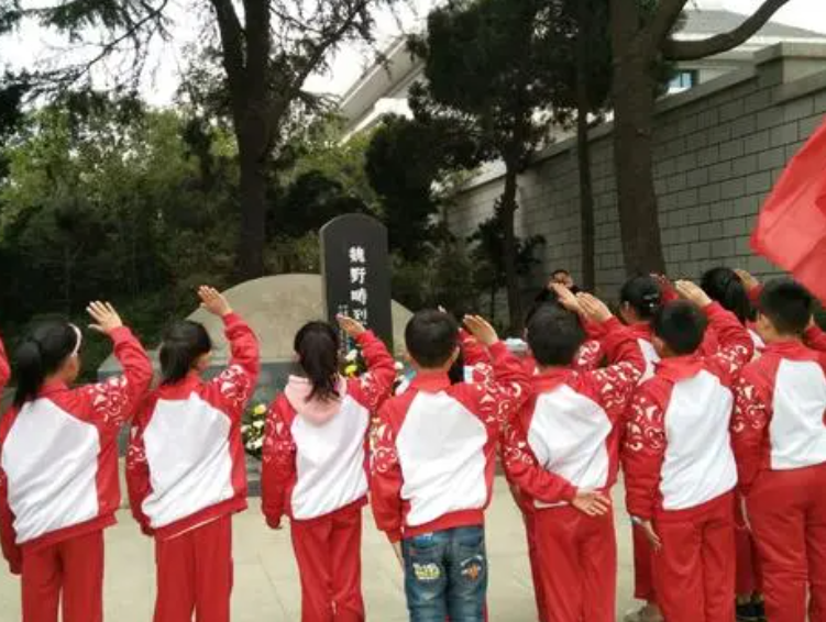 烈士子女高考加20分，很多家长觉得“不合理”，女孩一句话让人沉默休闲区蓝鸢梦想 - Www.slyday.coM