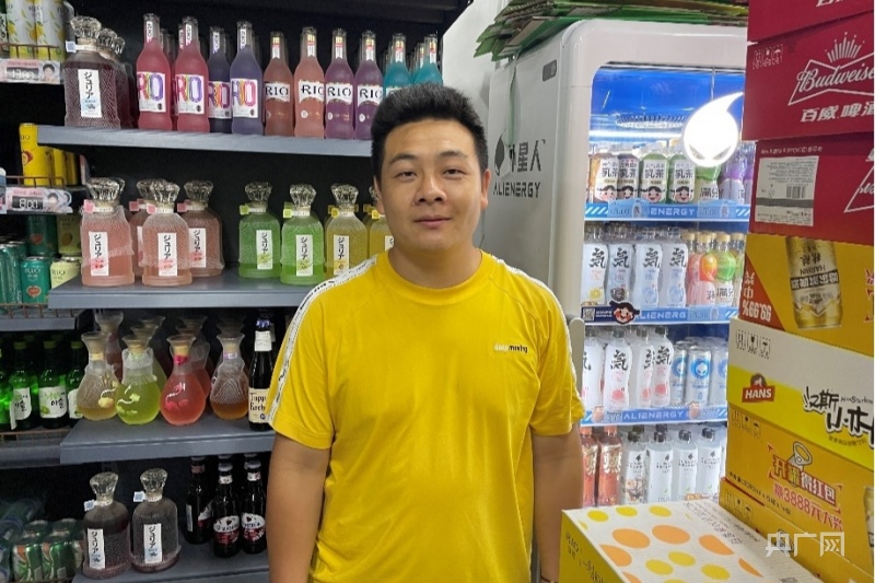 暴雨中郑州外卖小哥接“超长跑腿订单”：深夜蹚水救出被困公交车的老人休闲区蓝鸢梦想 - Www.slyday.coM