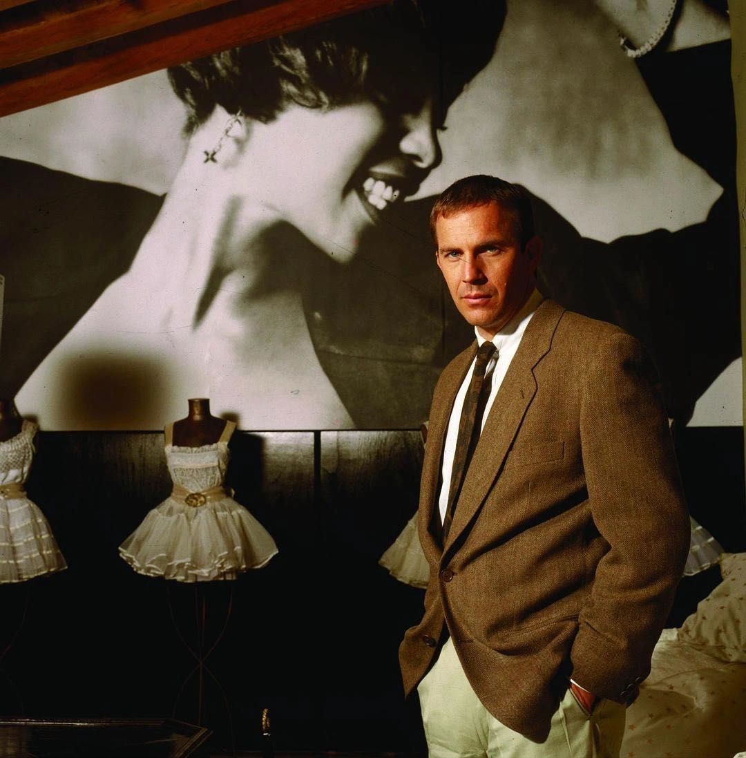 描写明星艺人生活的电影《保镖》(the bodyguard 1992)剧照.