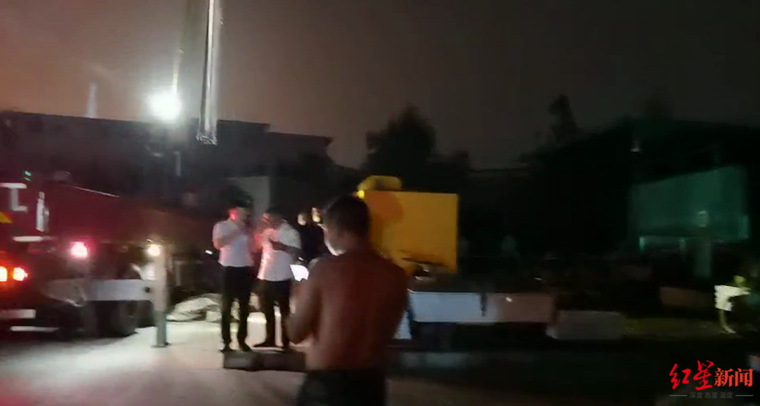 郑州地铁5号线6名失联者家属在警方陪同下进入地铁站寻人：对着隧道呼喊，没有回应休闲区蓝鸢梦想 - Www.slyday.coM