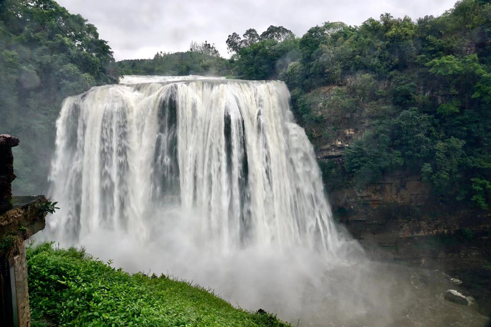 丰水期的黄果树瀑布令人震撼视频