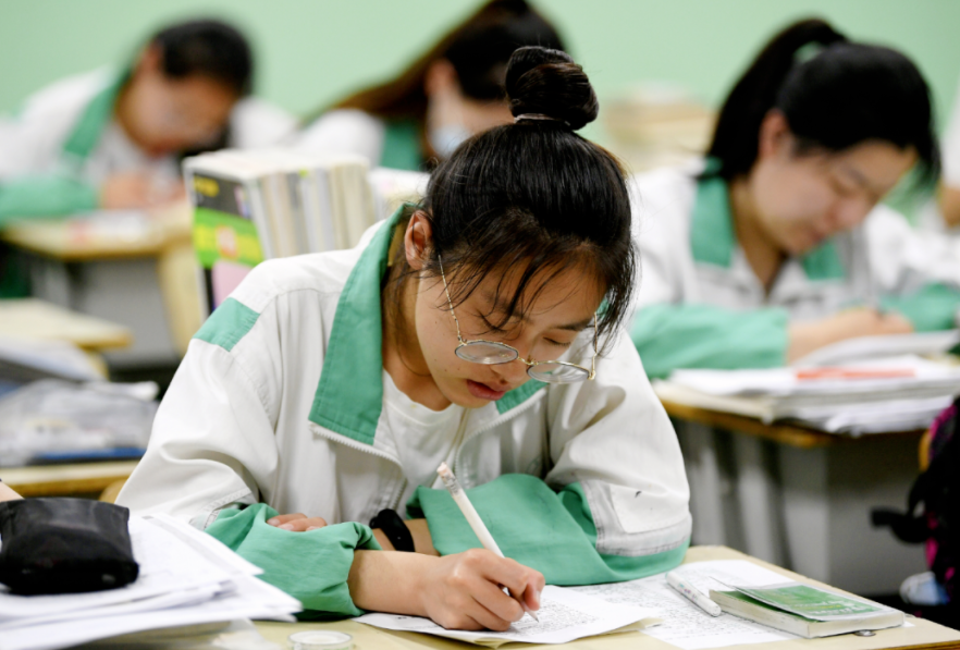 烈士子女高考加20分，很多家长觉得“不合理”，女孩一句话让人沉默休闲区蓝鸢梦想 - Www.slyday.coM