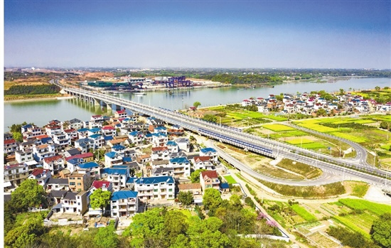 浙江日报专版龙游湖镇发展以奔跑者的姿态