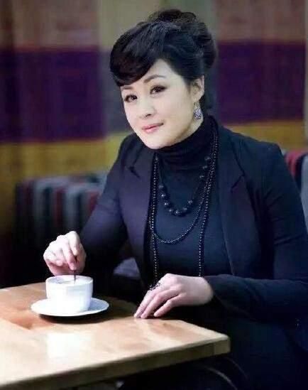 "谢大脚"29年婚姻无子,只因被全家"吸血",生活坎坷暗藏玄机