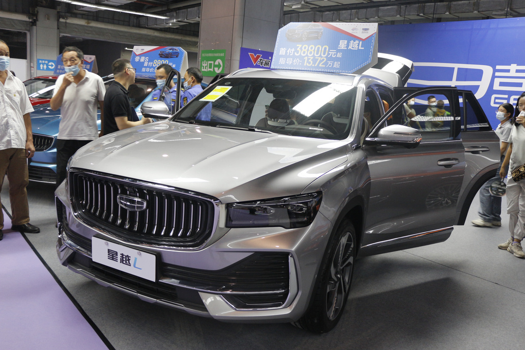 吉利星越l亮相第45届广州国际采购车展,不到14万就能买-新浪汽车