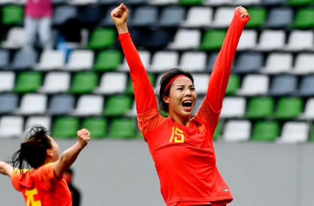 而进攻端,有了杨曼进入首发阵容,王霜也迎来了一位更好的帮手,至少她