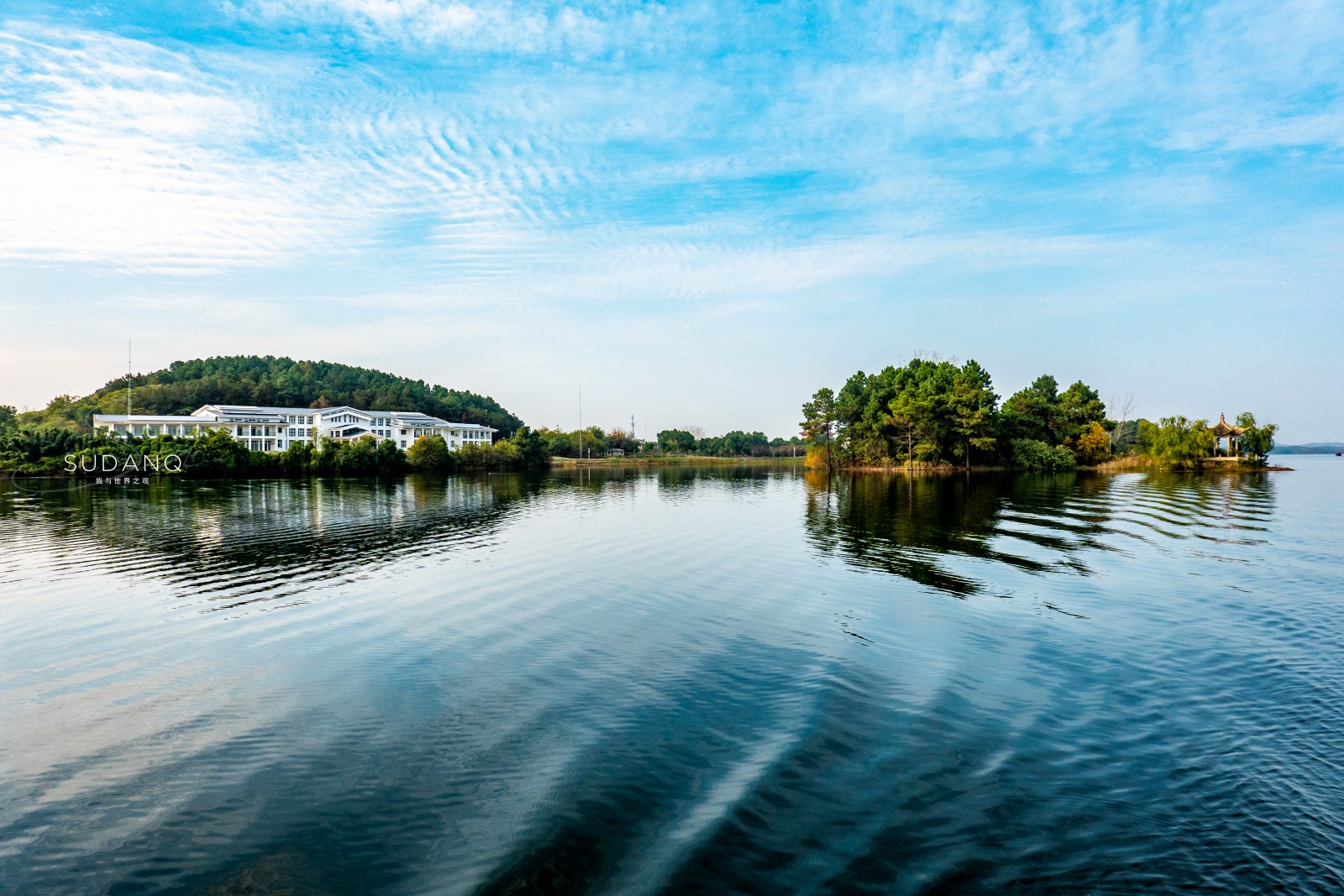 相传在3000年前,木兰湖是一片汪洋,并与大海相连,中国神话传说中的