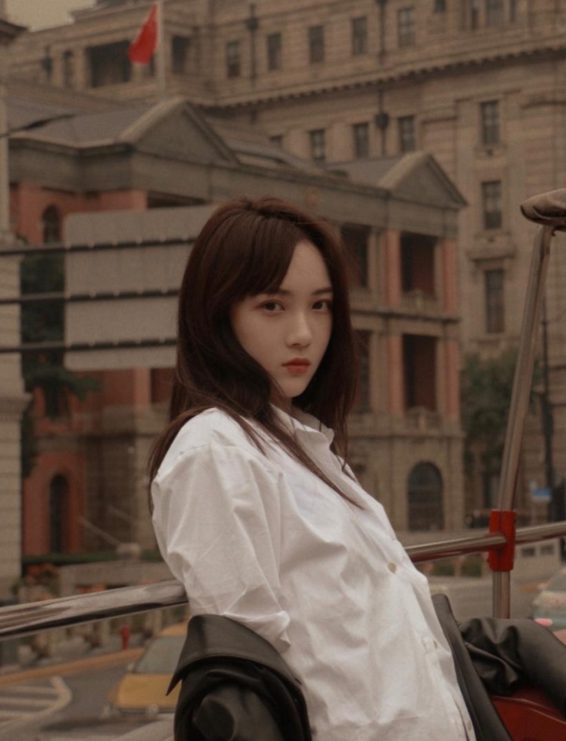 赵嘉敏穿衬衫真英气这位妹妹气质太好只是合约缠身太惋惜