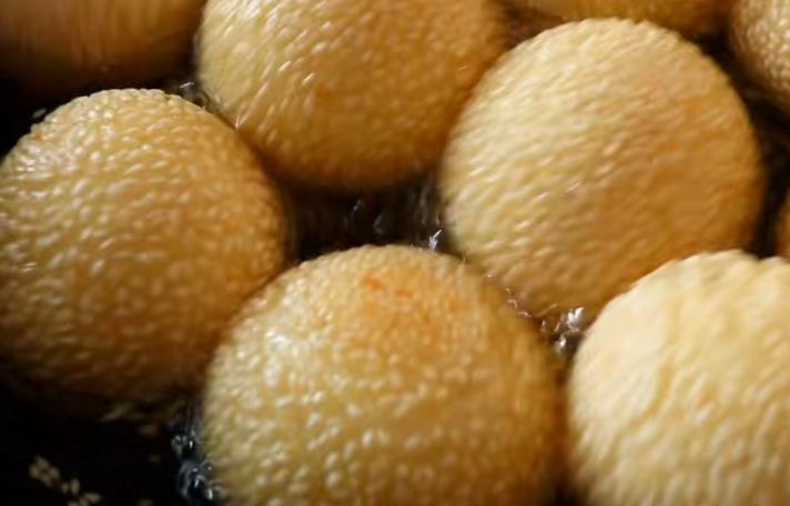 早餐店2块钱一个的麻圆,教你在家做,出锅个个空心,香脆又软糯