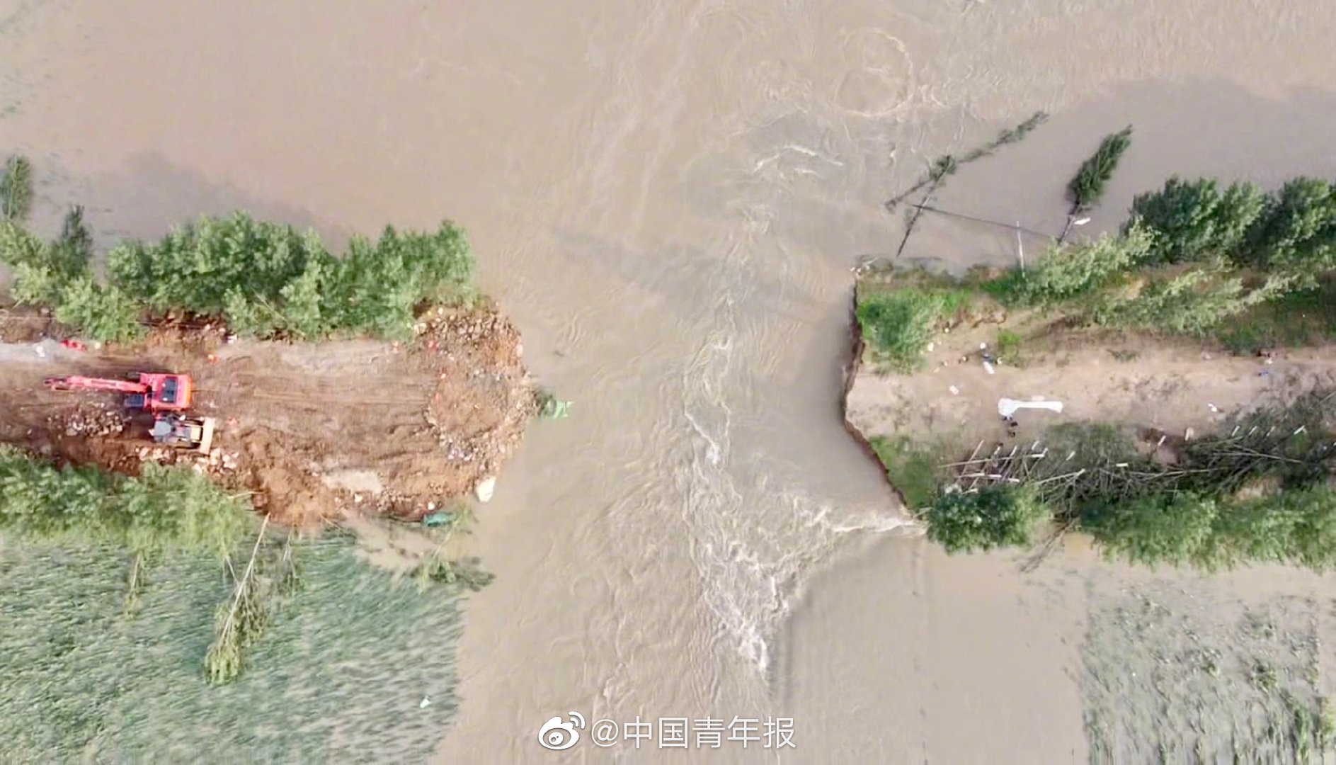 卫河鹤壁段决堤两天仍未堵住各方力量奋力围堵