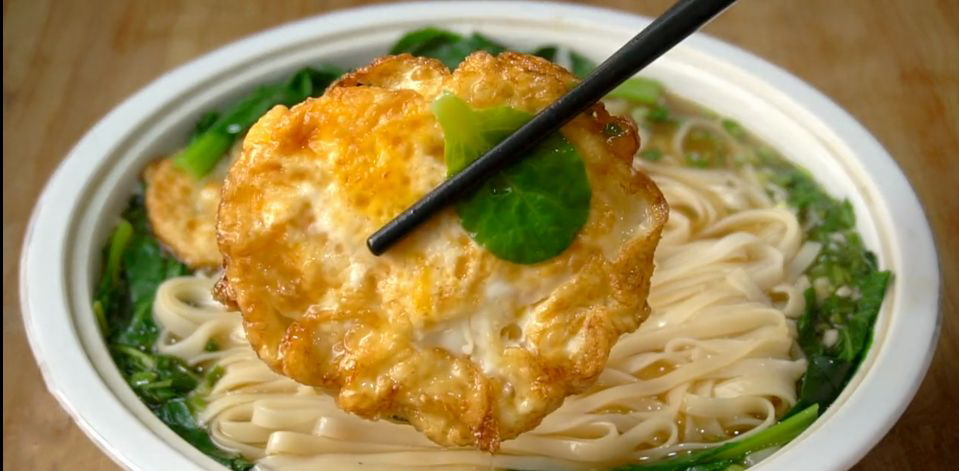 冬天超爱这碗懒人面有菜有面有鸡蛋10分钟上桌吃完全身暖和