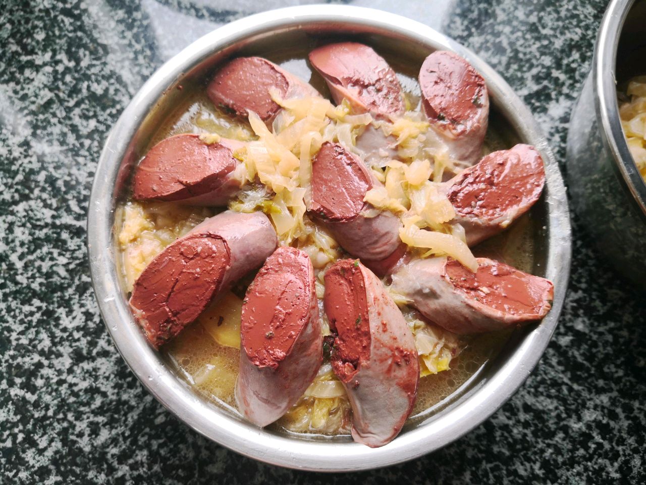 酸菜炖血肠五花肉
