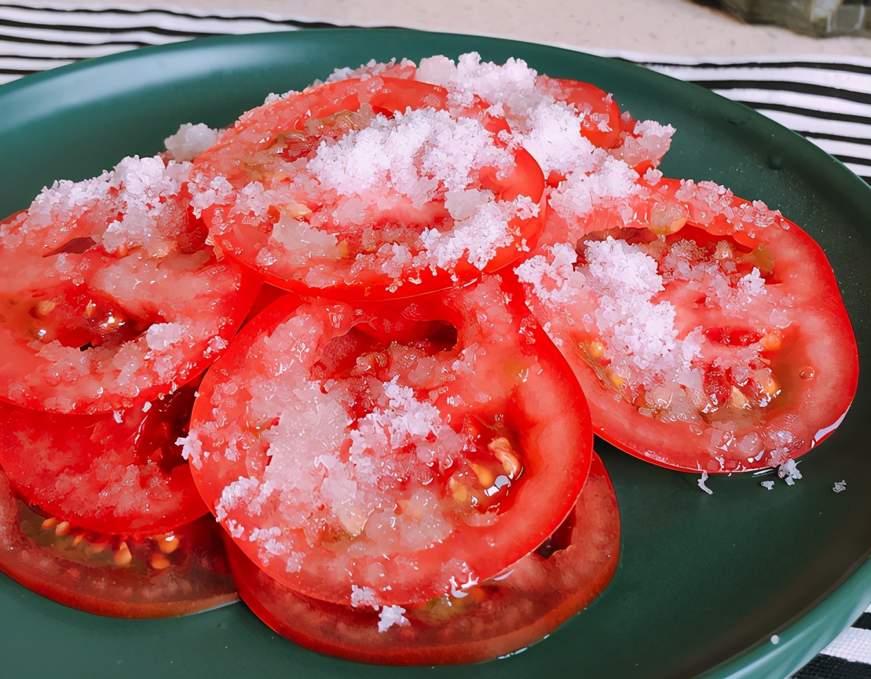 做糖拌西红柿直接撒白糖就错了多加1样料鲜甜可口