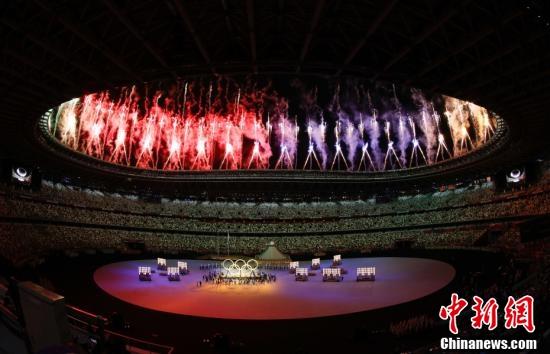 7月23日，第32届夏季奥林匹克运动会开幕式在日本东京新国立竞技场举行。图为开幕式现场表演。 中新社记者 杜洋 摄