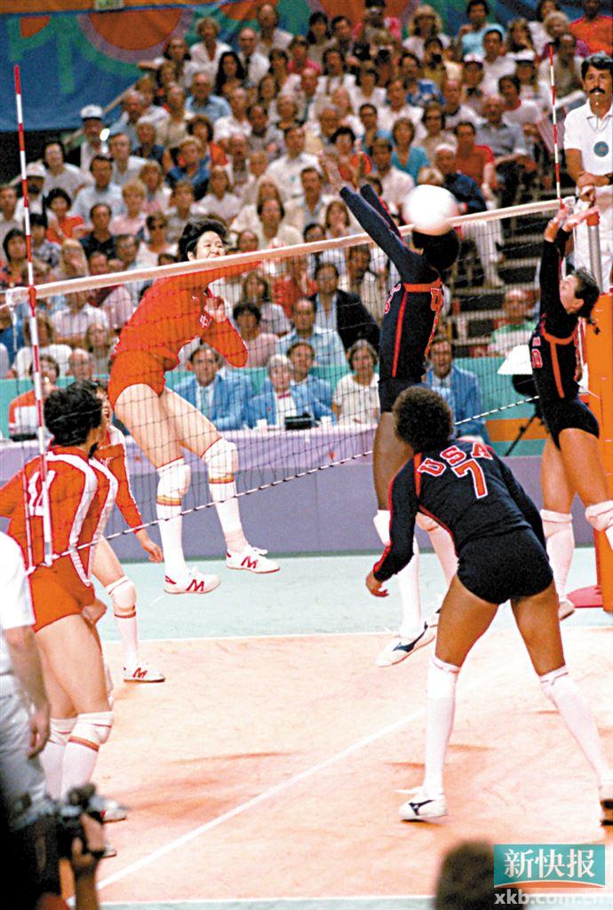 在洛杉矶奥运会,中国女排直落三局战胜美国女排,夺得中国在奥运会