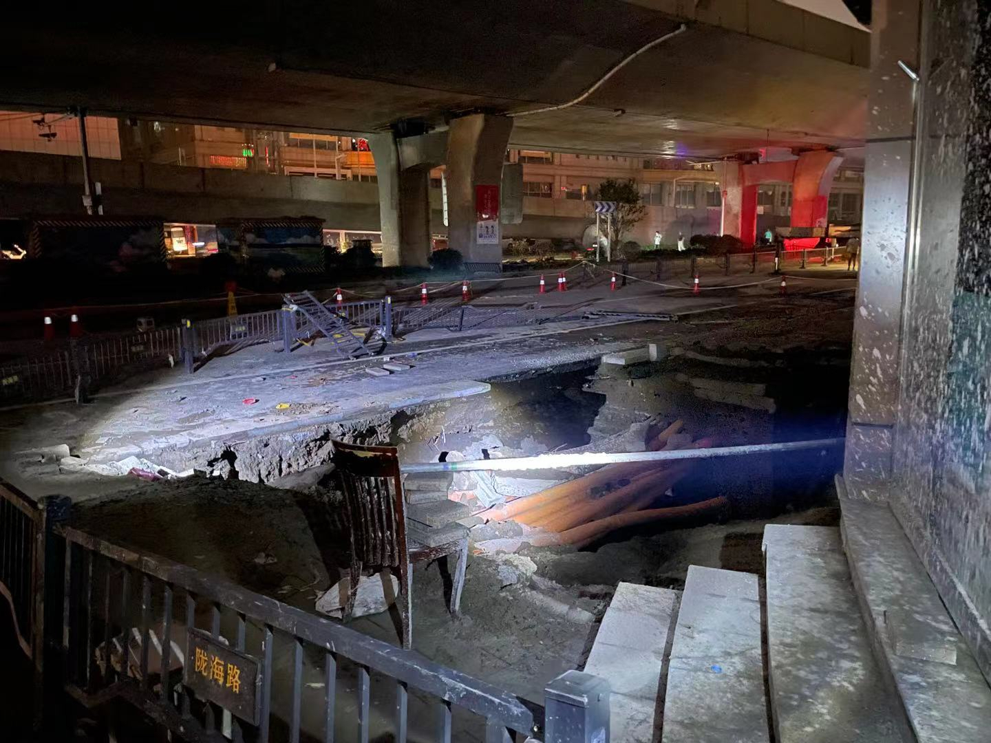 郑州大同宾馆有倒塌风险周边已围挡禁行