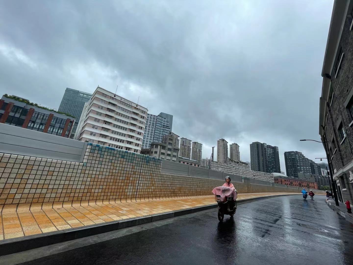 视频| 上海苏州河启用插板式防汛墙,瞬间能增高!