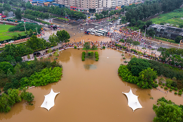 应急管理部启动第三轮跨区域增援行动，连夜赶赴河南新乡