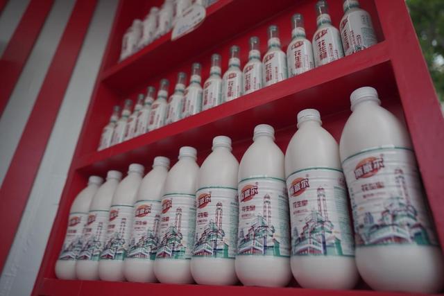 重庆20年老花生奶斯崴尔花生皇精彩亮相不夜九龙坡啤酒文化节