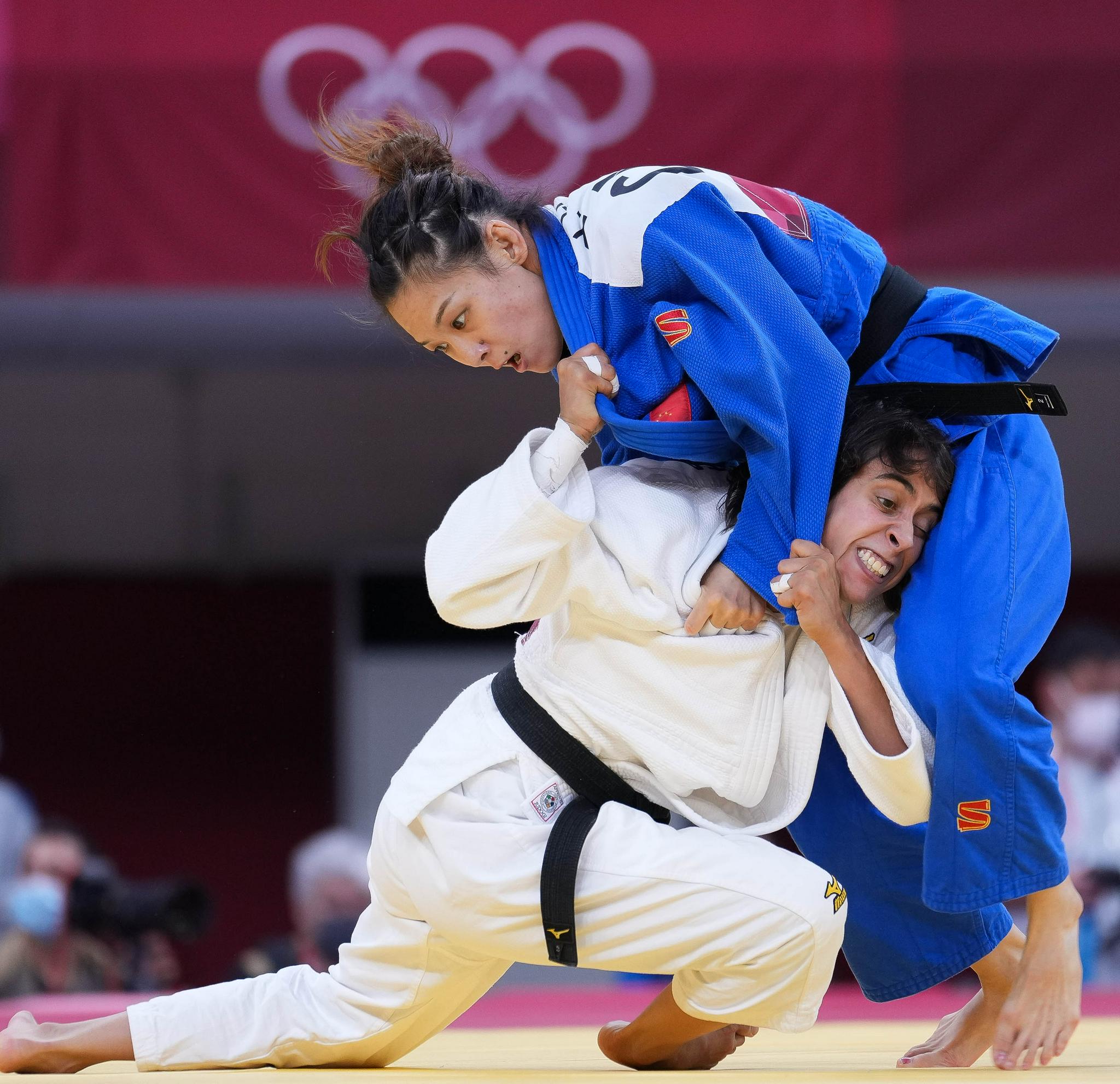 当日,在东京奥运会柔道项目女子48公斤级16强比赛中,中国选手李亚男