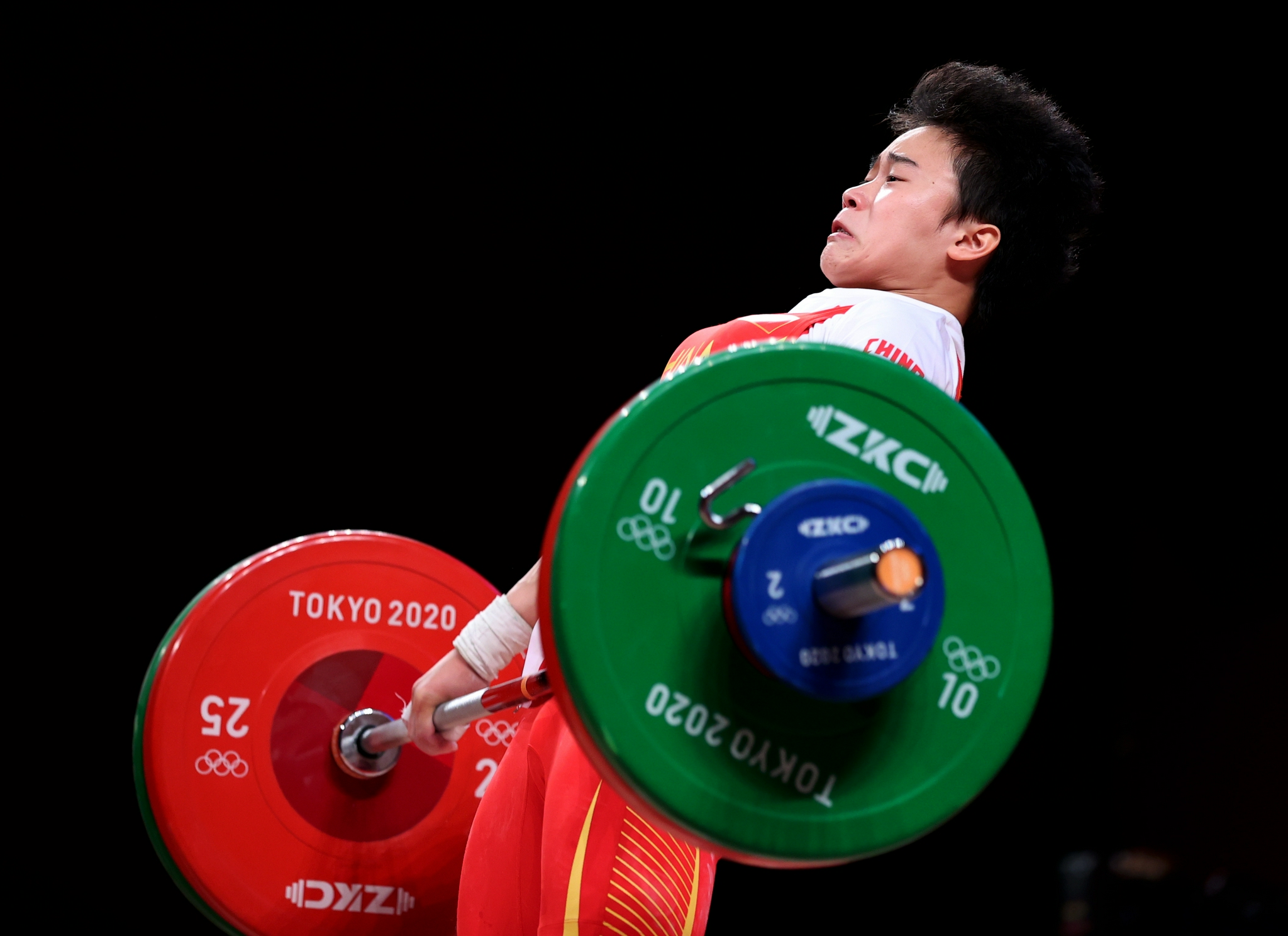 举重女子49公斤级侯志慧夺冠