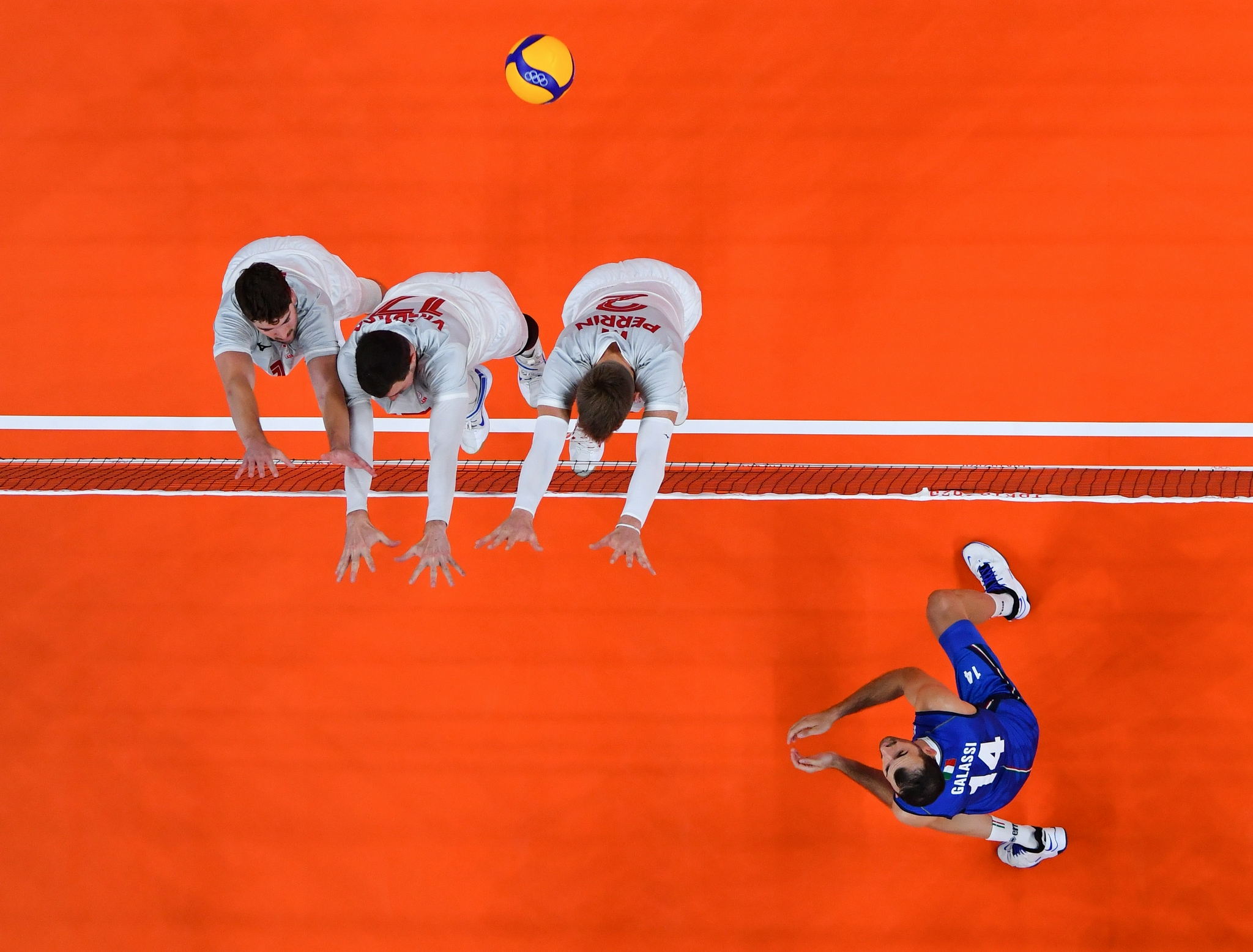 排球——男排:意大利胜加拿大