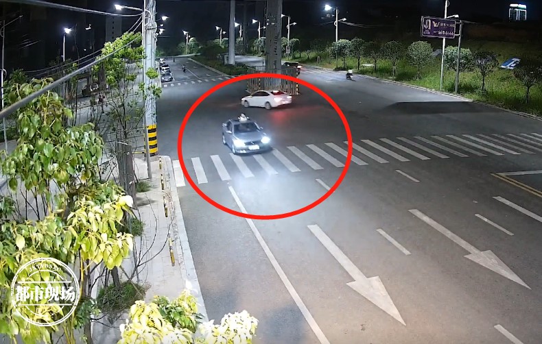 女子说“我是老司机”！下一秒出事了休闲区蓝鸢梦想 - Www.slyday.coM