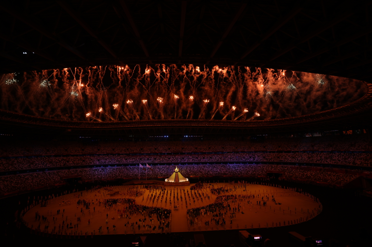 在东京奥运会开幕式现场敬生命也敬自己