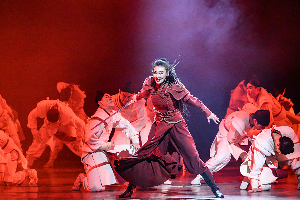 舞剧《花木兰》深圳上演 看"巾帼英雄"舞出家国情怀