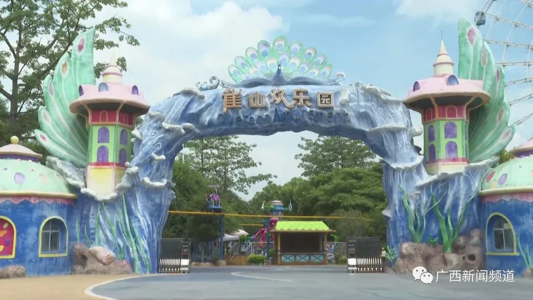 气人！过山车故障导致小女孩被困！游乐园回应：正常现象…休闲区蓝鸢梦想 - Www.slyday.coM