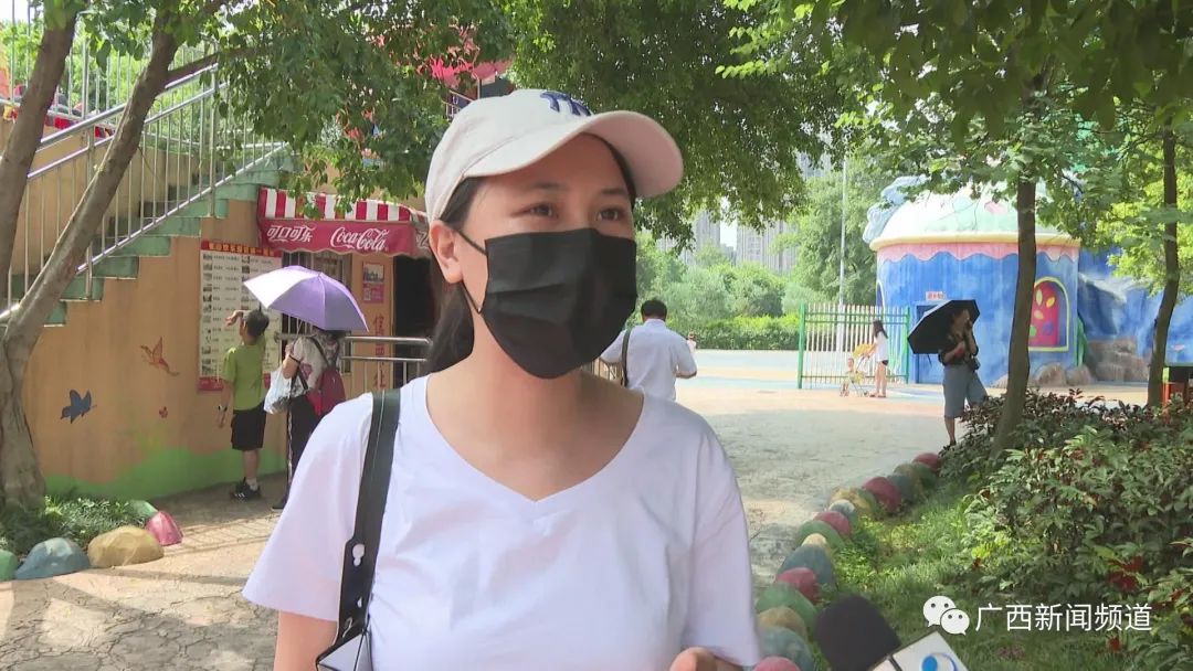 气人！过山车故障导致小女孩被困！游乐园回应：正常现象…休闲区蓝鸢梦想 - Www.slyday.coM