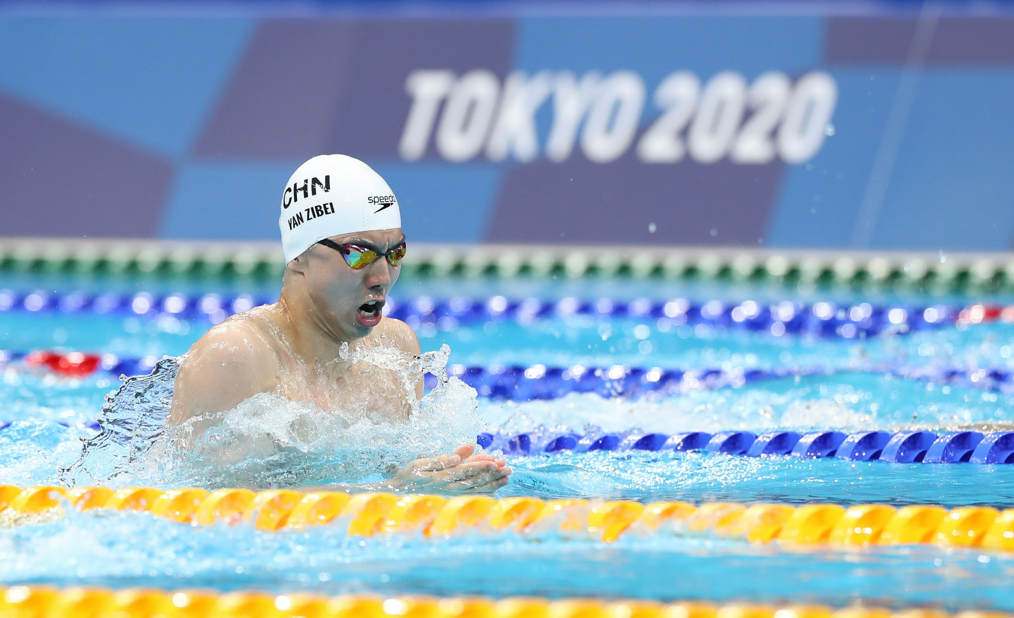 游泳闫子贝晋级男子100米蛙泳半决赛