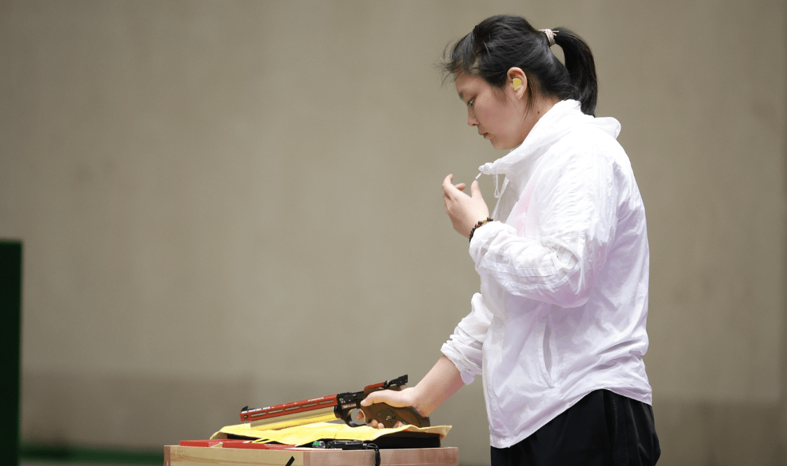 又一个00后夺牌，姜冉馨拿下10米气手枪铜牌，中国队刮起青春风暴休闲区蓝鸢梦想 - Www.slyday.coM