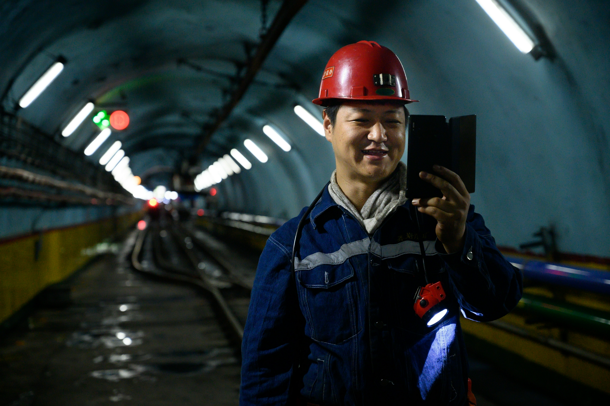 山西煤矿嵌入5g技术推进智能化,井下矿工减少,煤黑子印象不再__财经