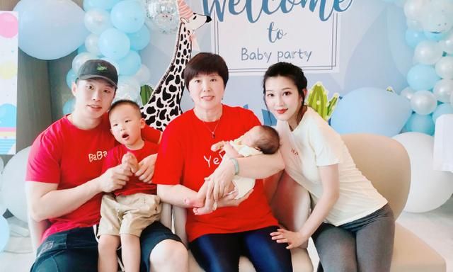 德云社烧饼新综艺开播与何超莲同框完美回答如何兼顾事业爱情